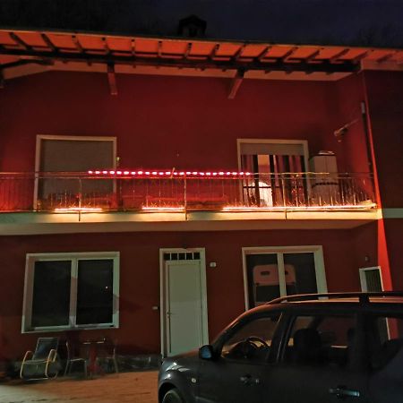 The Horse Hotel Pogno Buitenkant foto